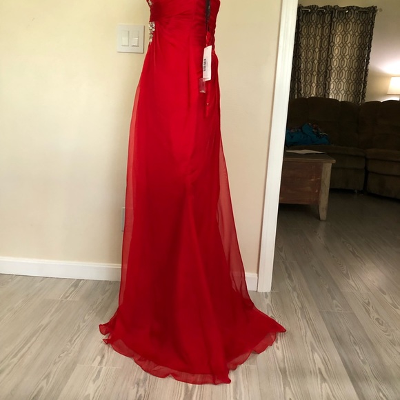 Red chiffon with front keyhole - Picture 7 of 14